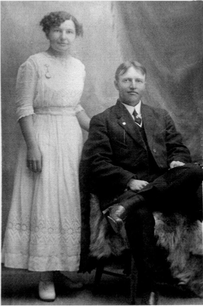 Hazel Henry Conard Delaney Doyle with Jessie Frank Conard.